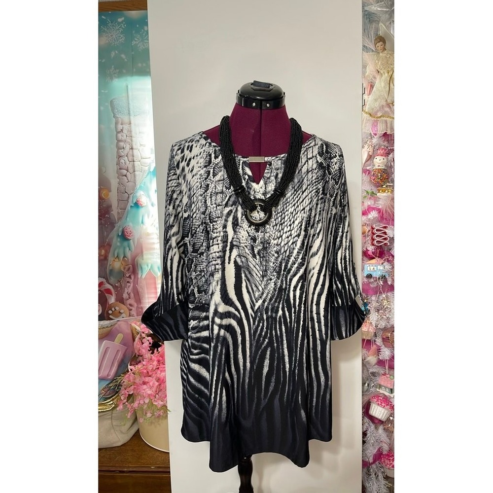 New Directions Tunic Blouse Womens 1X Black White Good Zebra Snakeskin Print